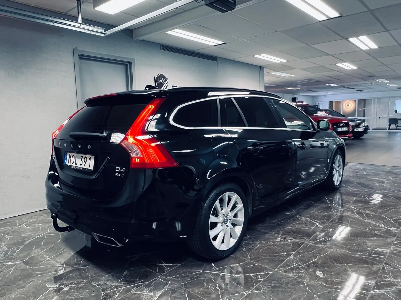 Vehicle image 3