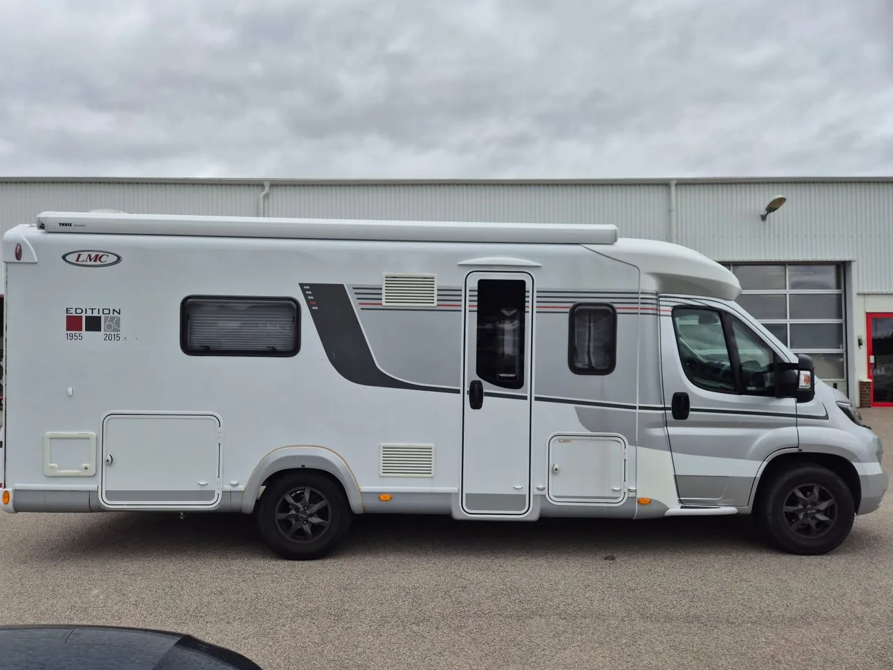 Vehicle image 4