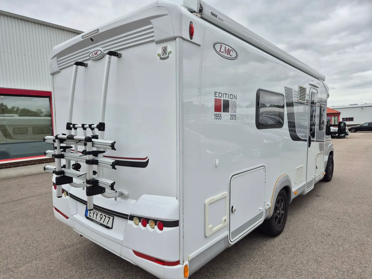 Vehicle image 3
