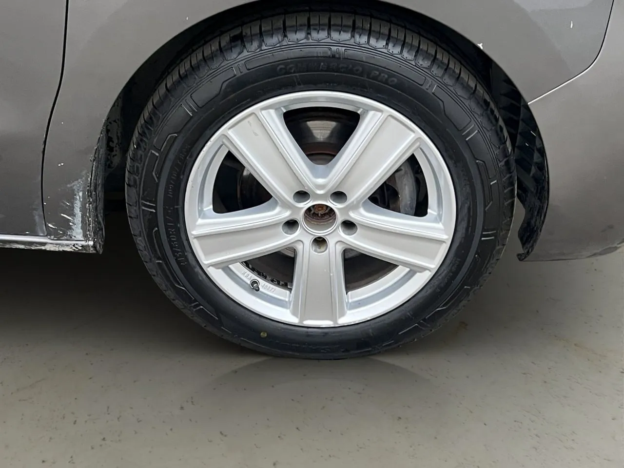 Vehicle image 32