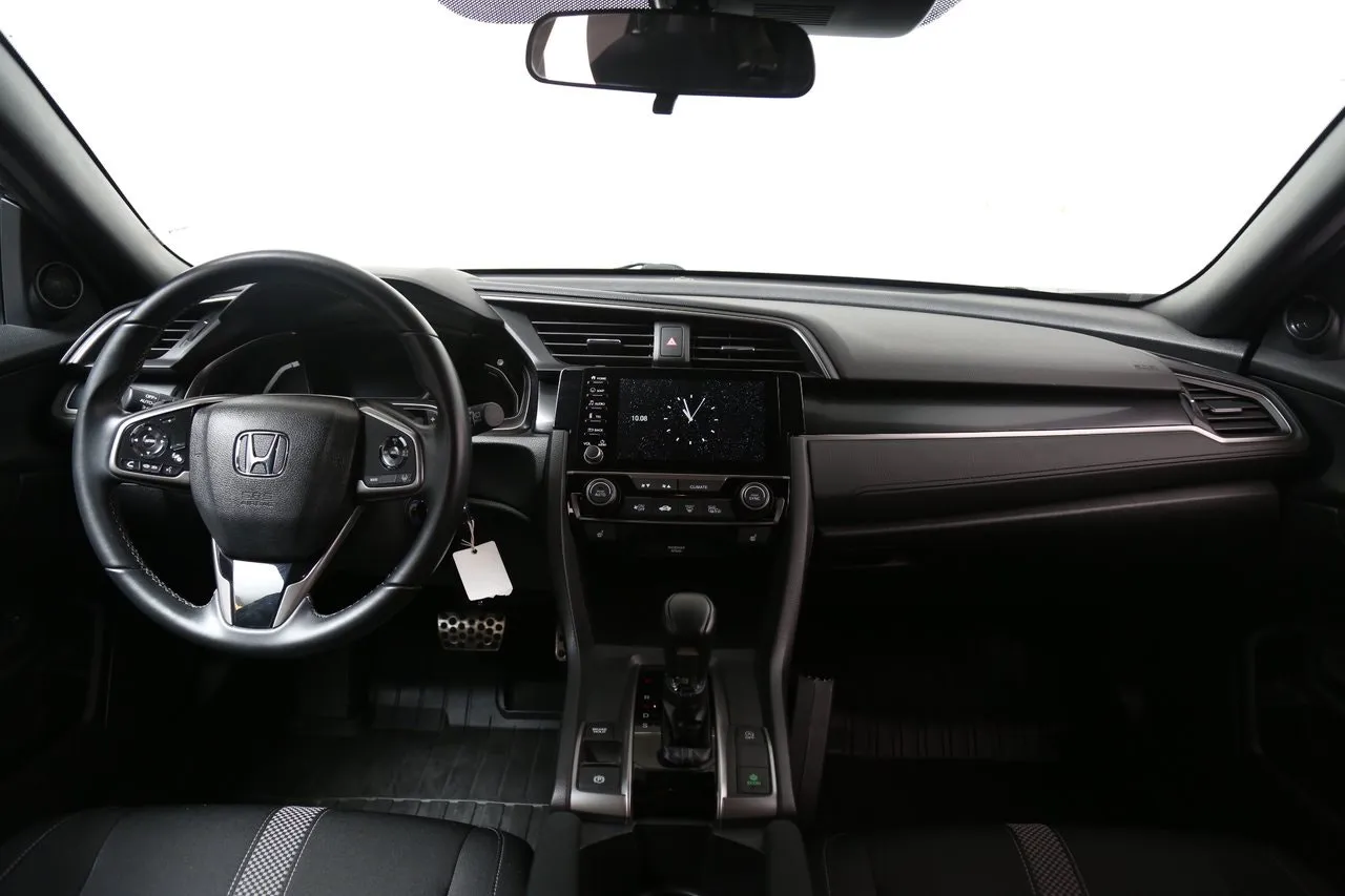 Vehicle image 16