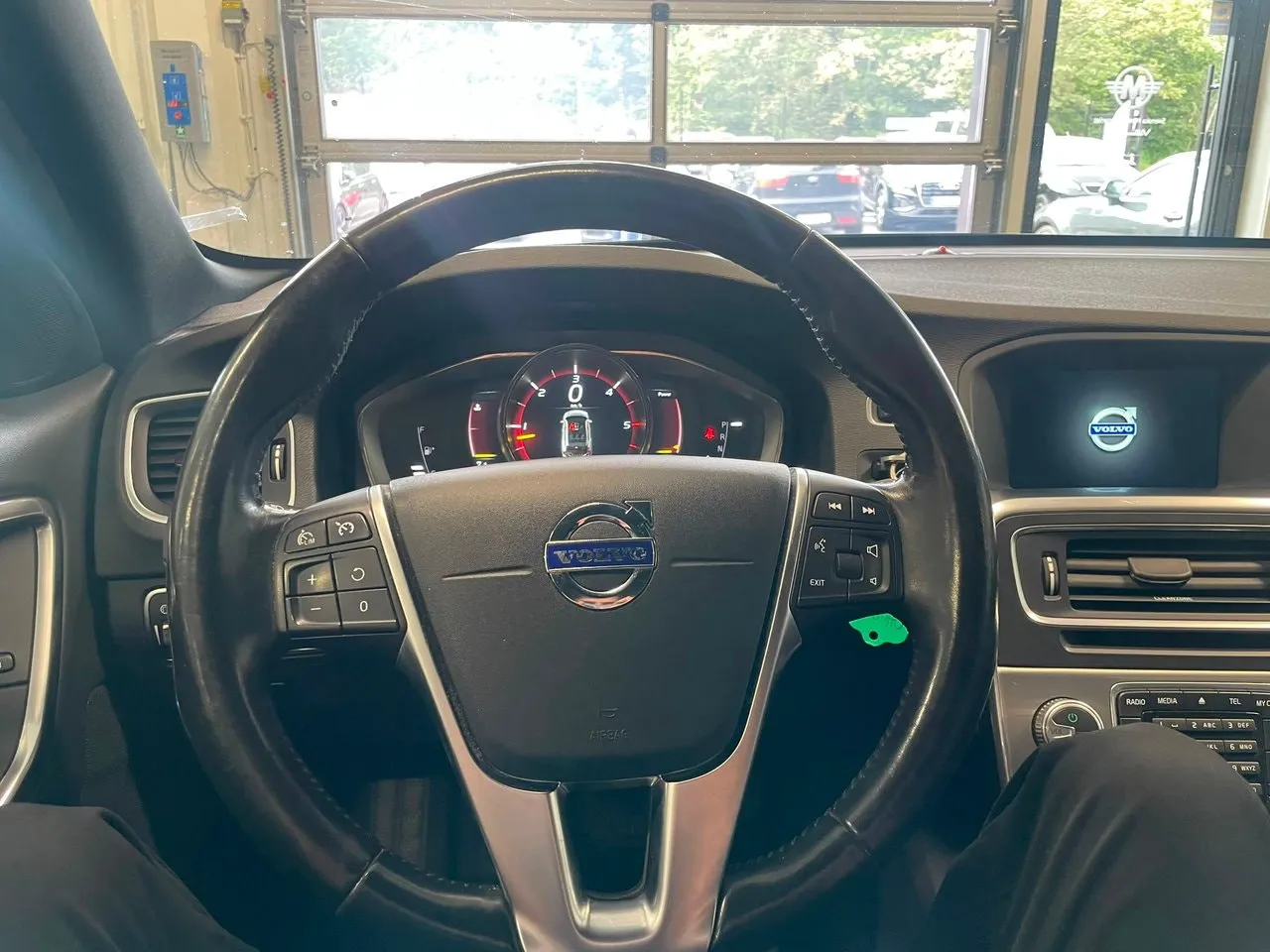 Vehicle image 16