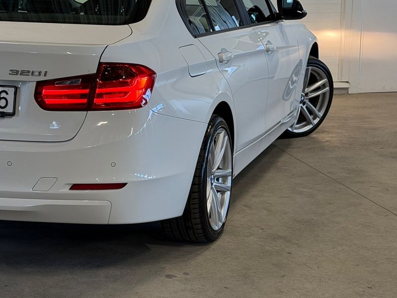 BMW 320 bild 6