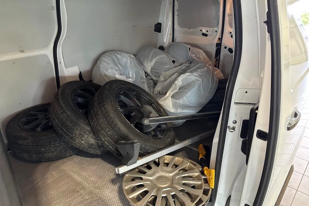 Vehicle image 8