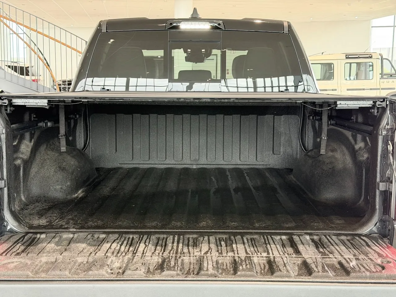 Vehicle image 16