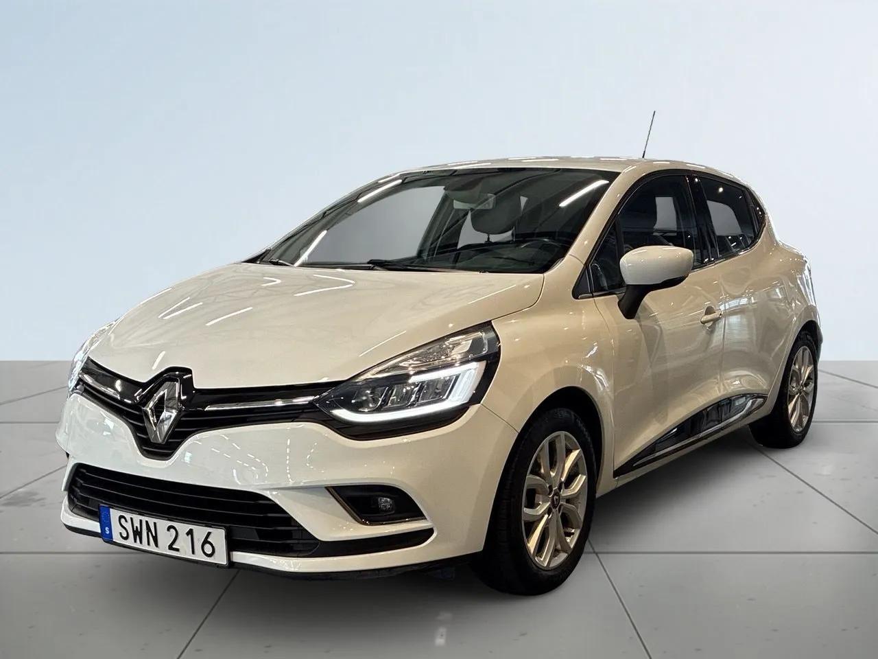 Vehicle image 15