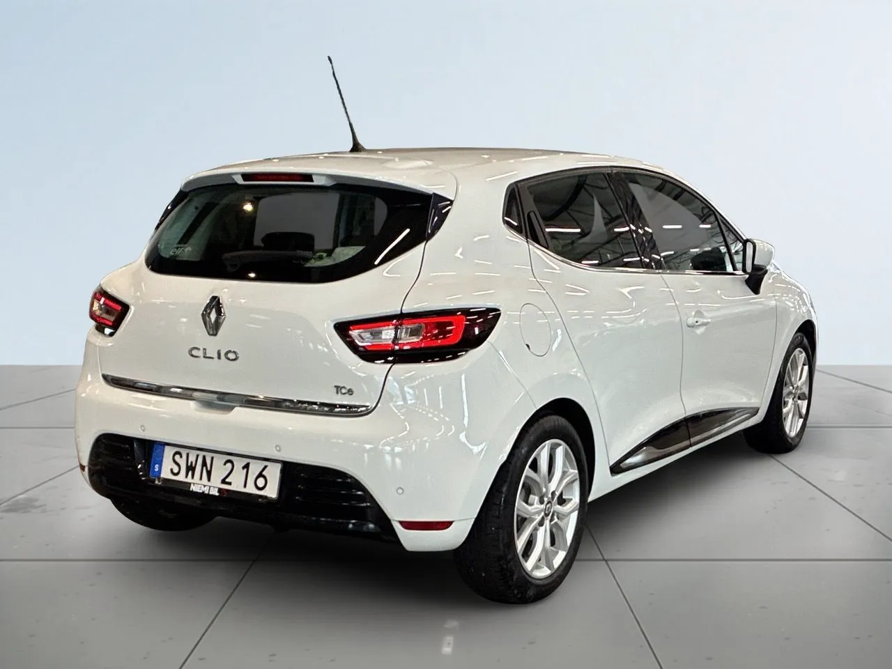 Vehicle image 5