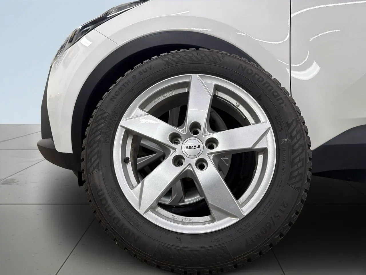 Vehicle image 13