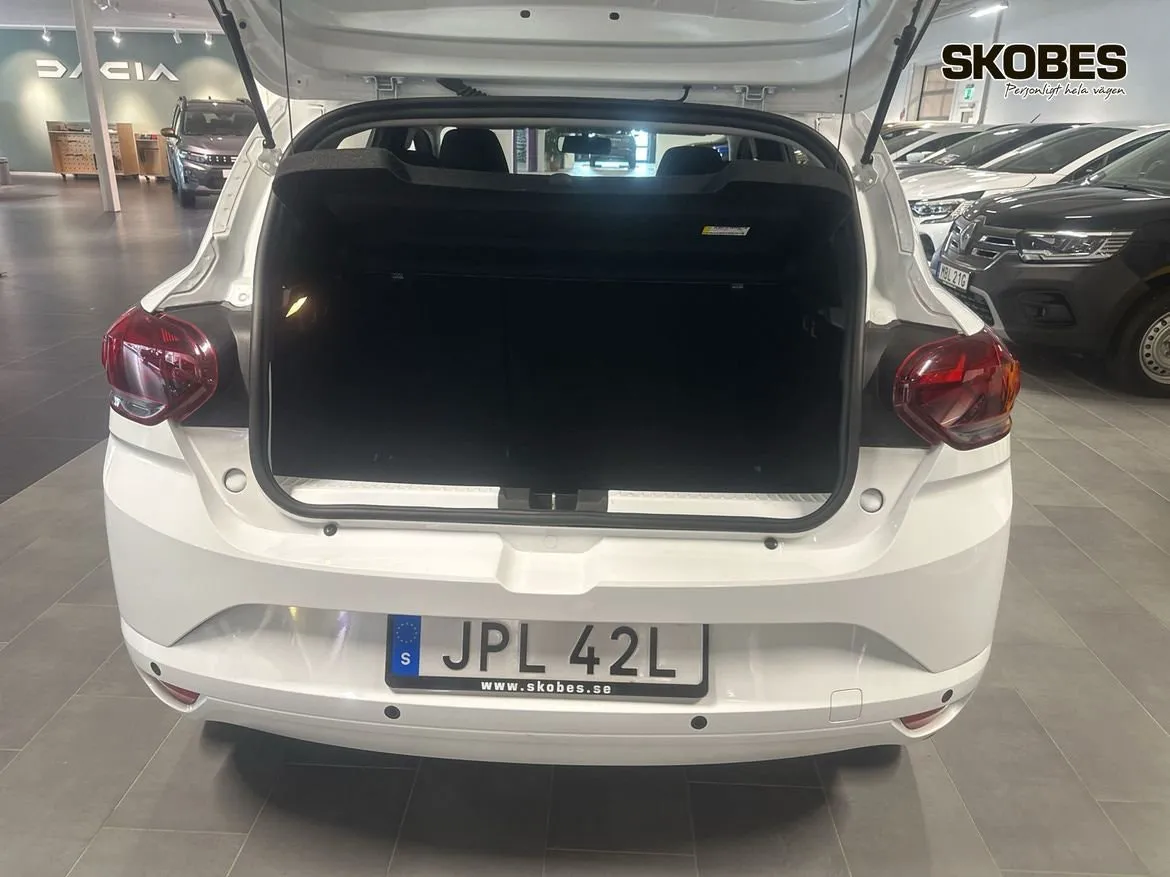 Vehicle image 14