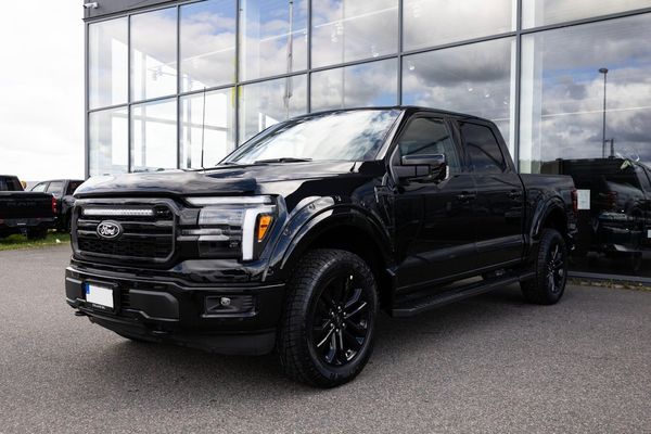 Ford F-150 SuperCrew 5.0 V8 Lariat Black Edition - 2025