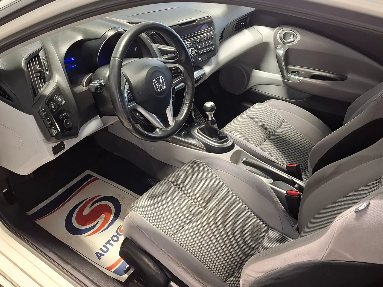 Vehicle image 10
