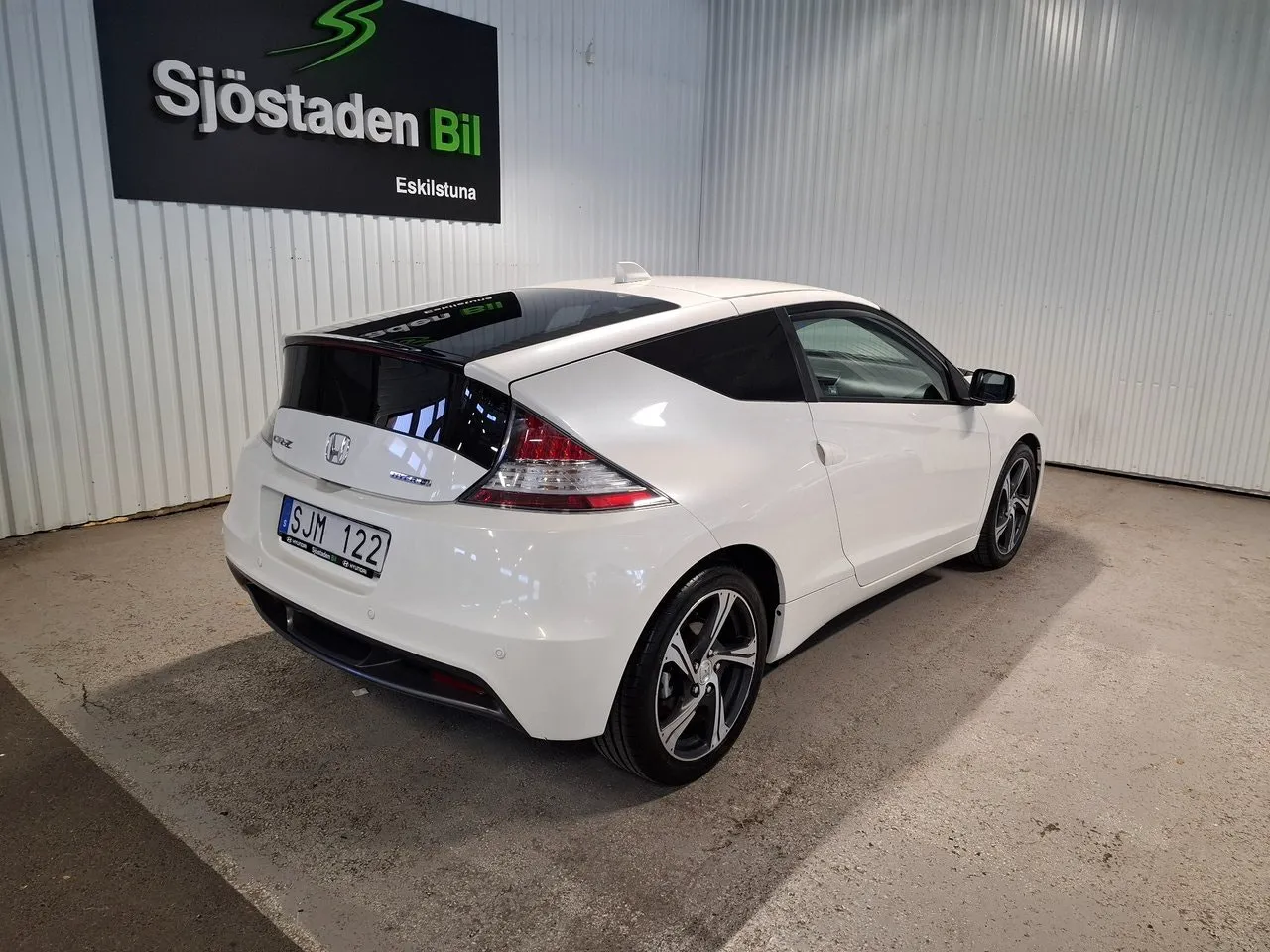 Vehicle image 6