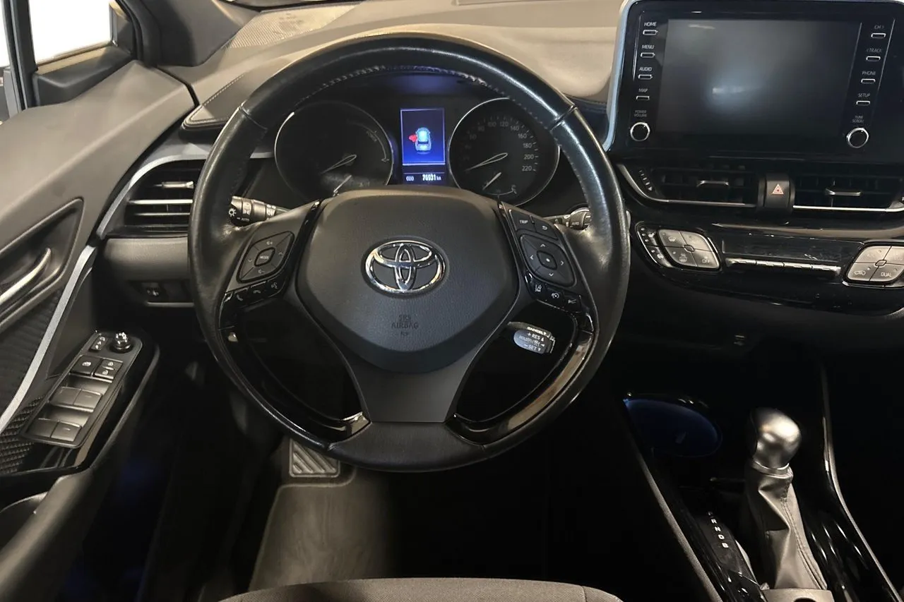 Vehicle image 12
