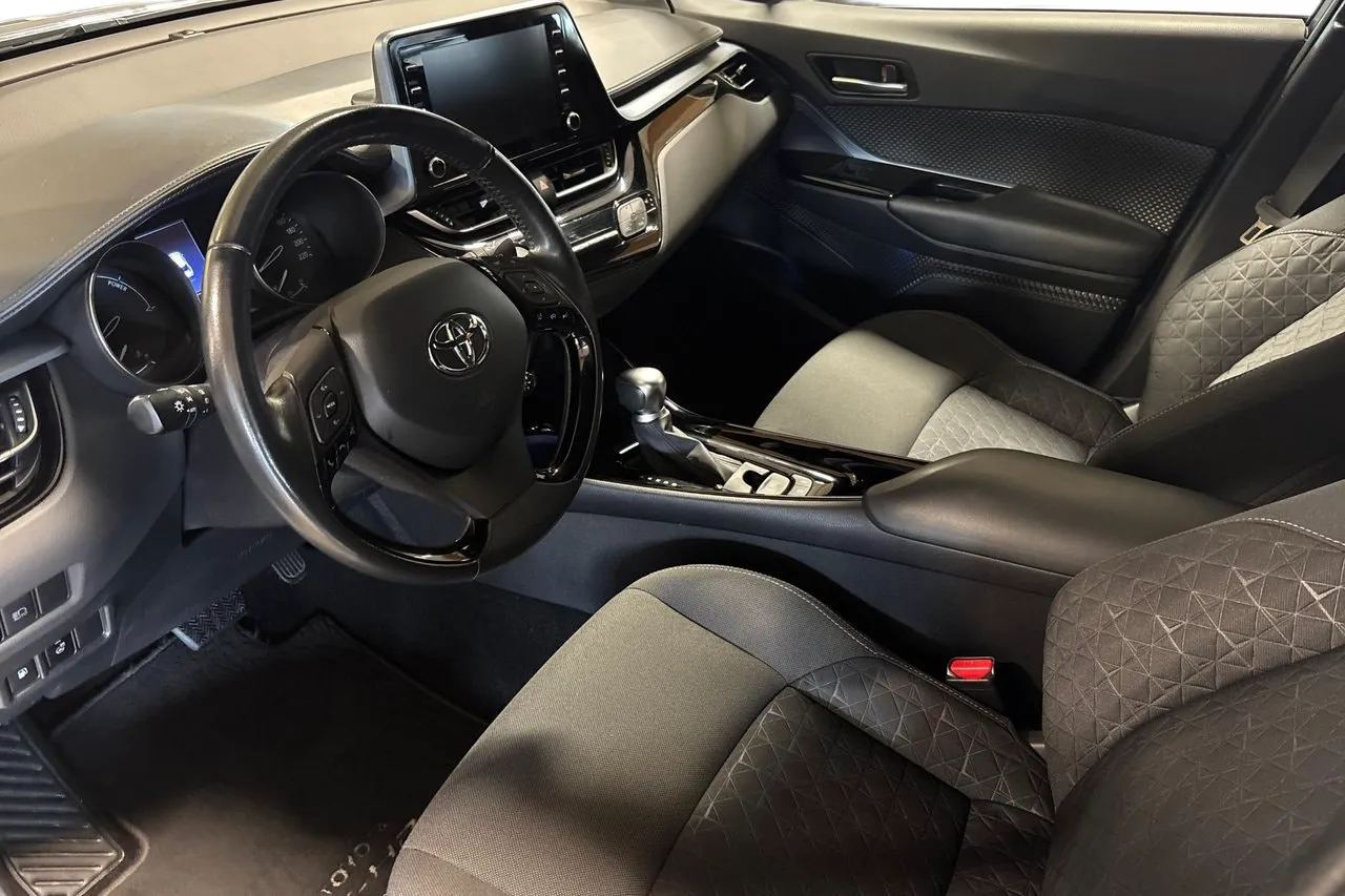 Vehicle image 10