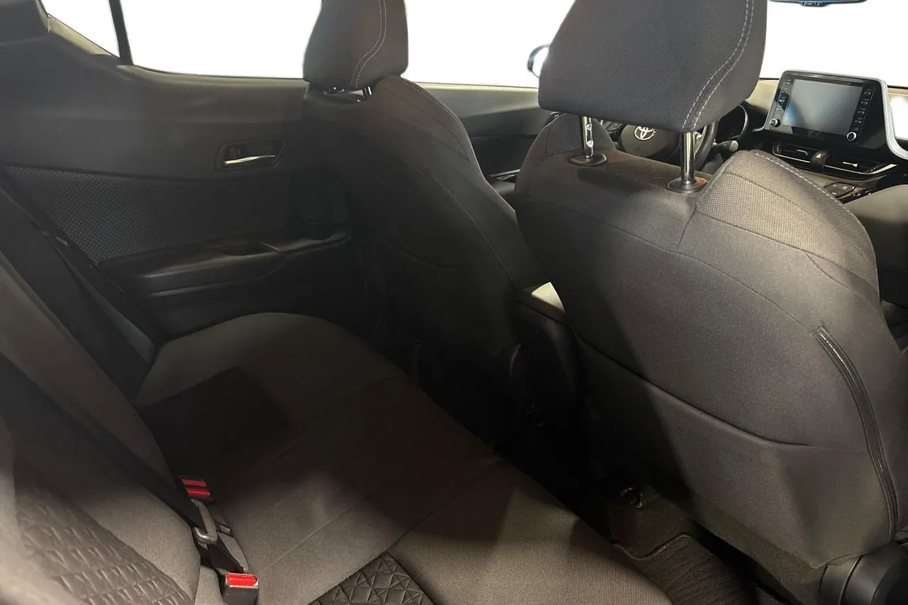 Vehicle image 18