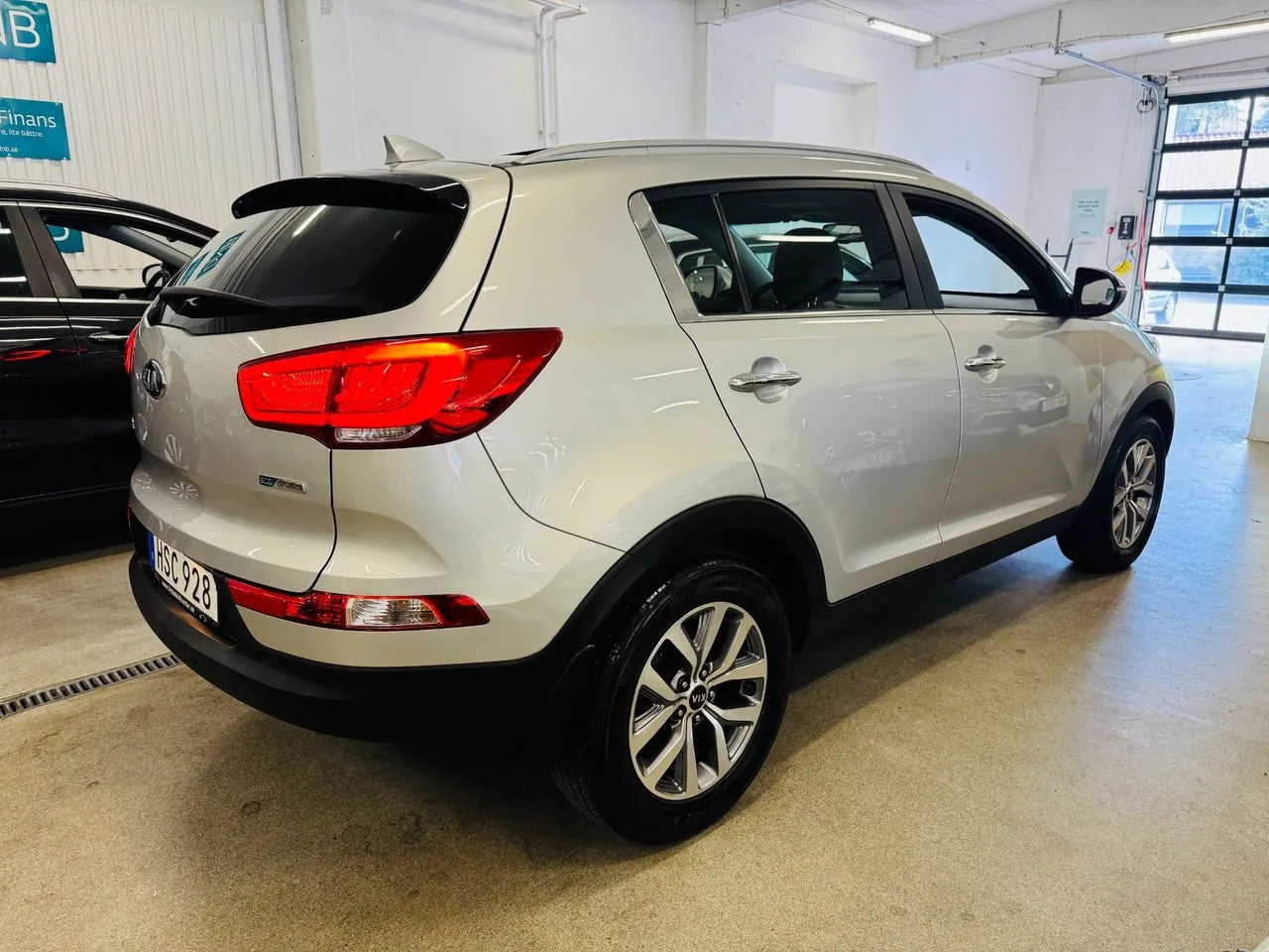 Vehicle image 15