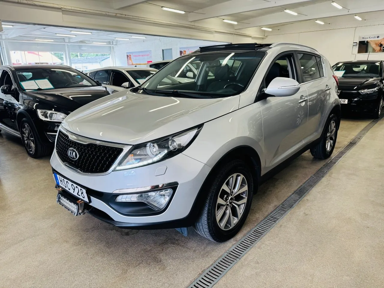 Vehicle image 14