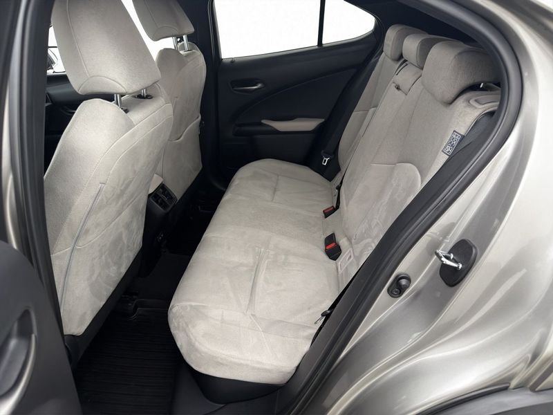 Lexus UX bild 23