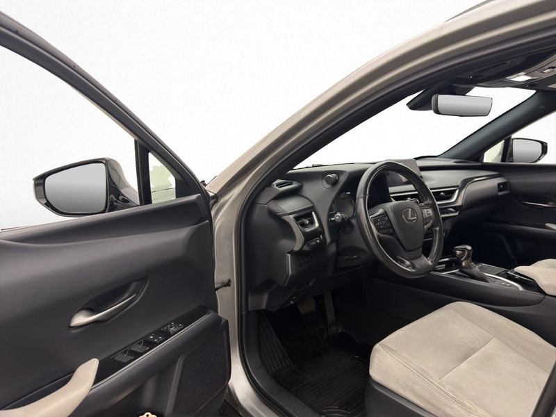 Lexus UX bild 9