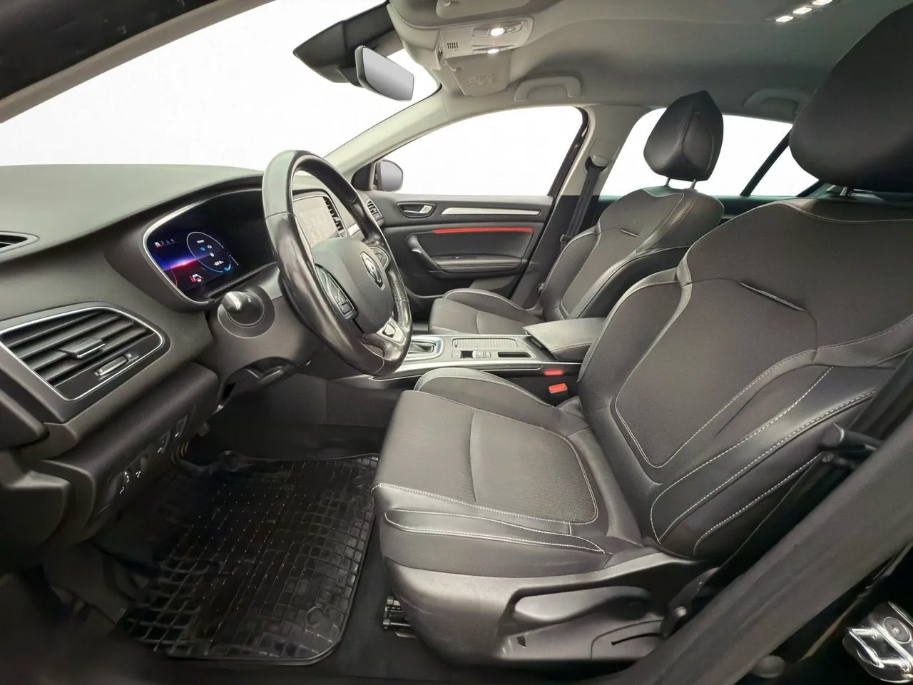 Vehicle image 14