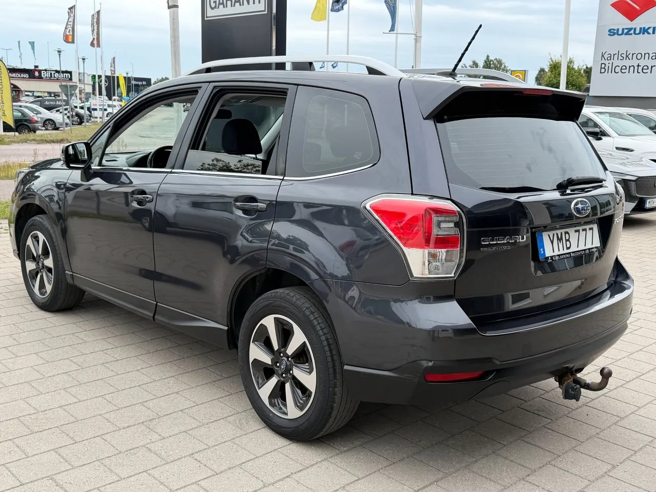 Vehicle image 5