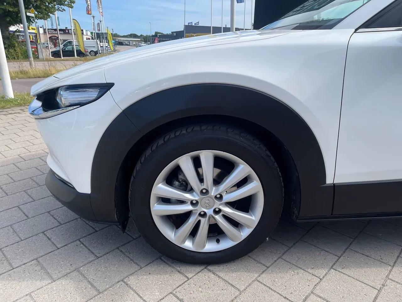 Vehicle image 8