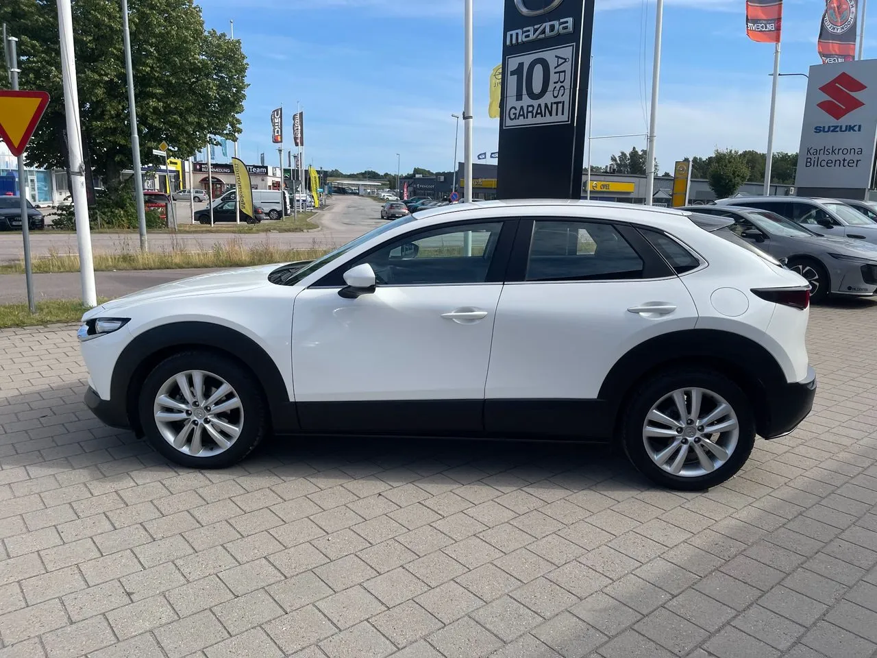 Vehicle image 7