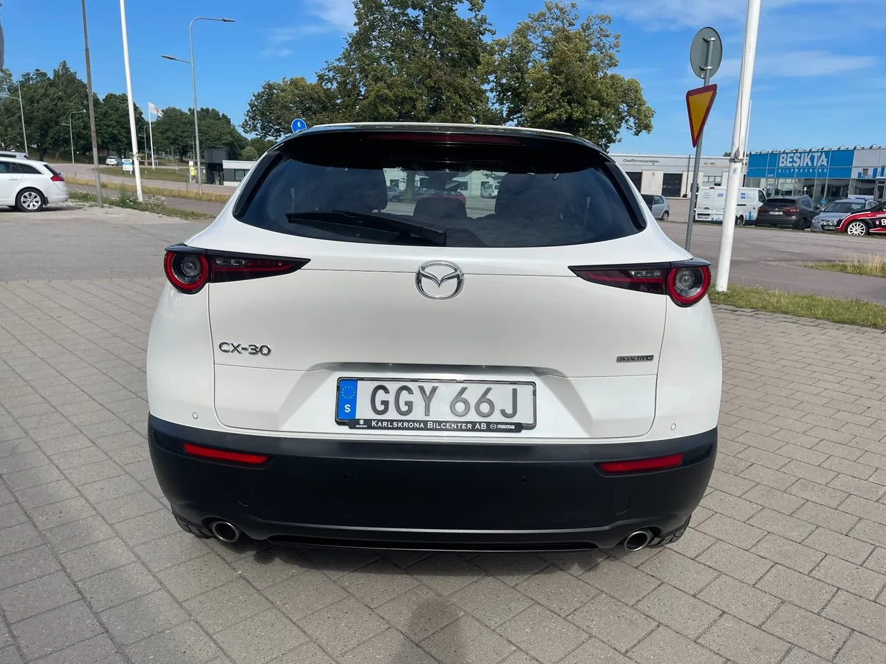 Vehicle image 5