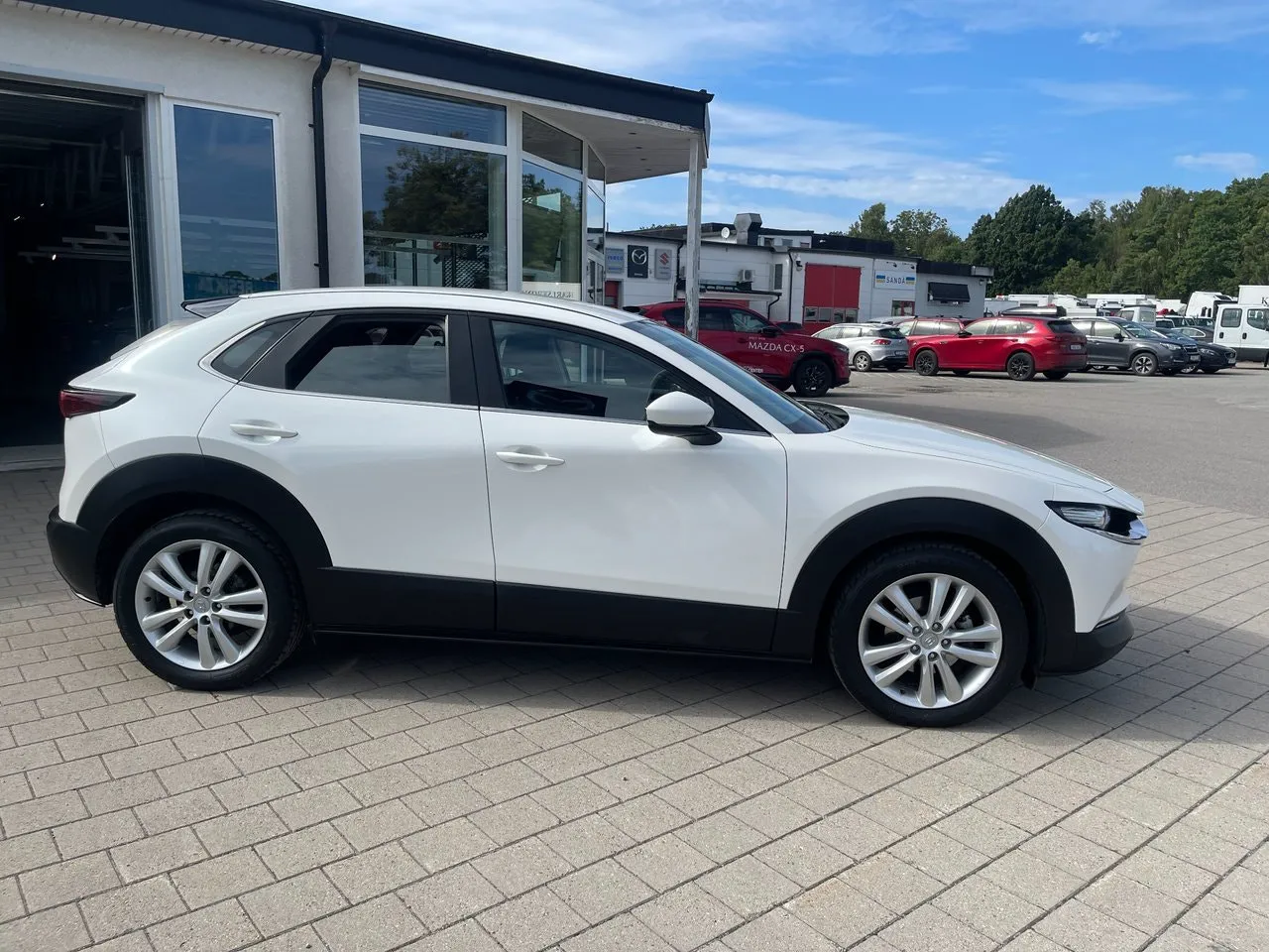 Vehicle image 3