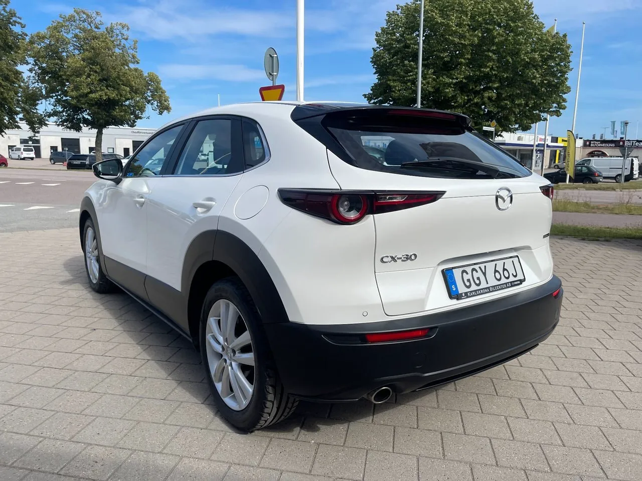 Vehicle image 6