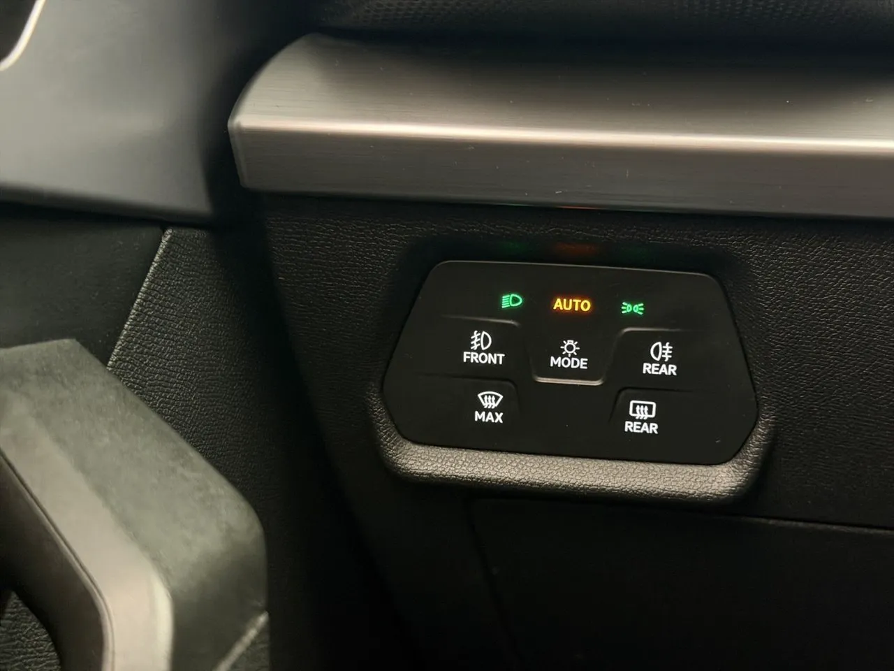 Vehicle image 27