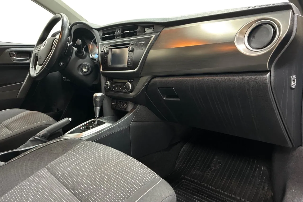 Vehicle image 14