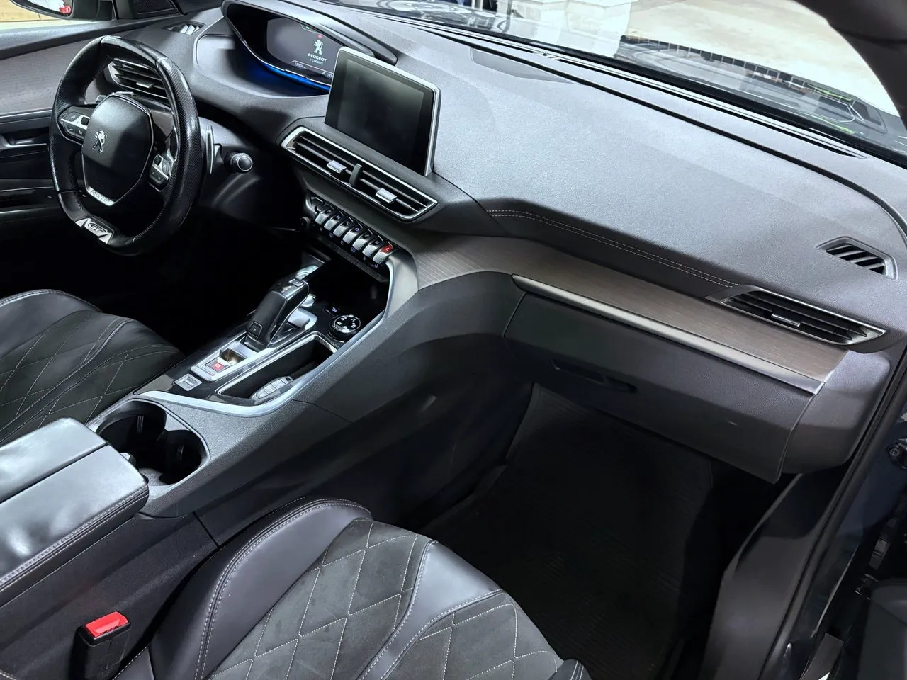 Vehicle image 26