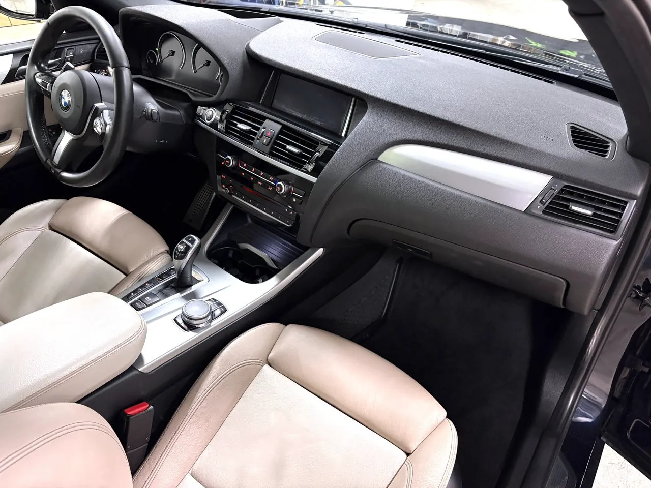 Vehicle image 32