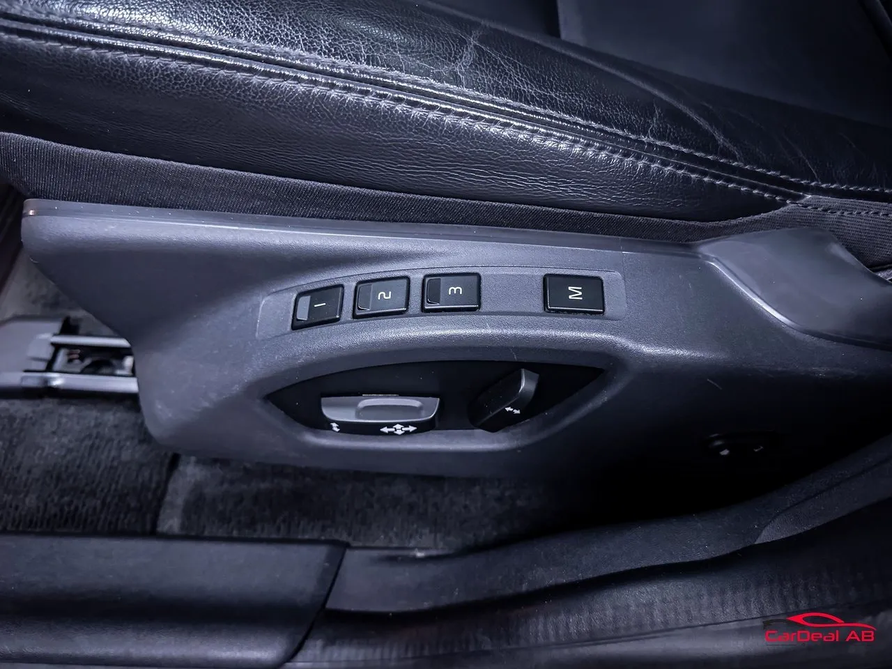 Vehicle image 30