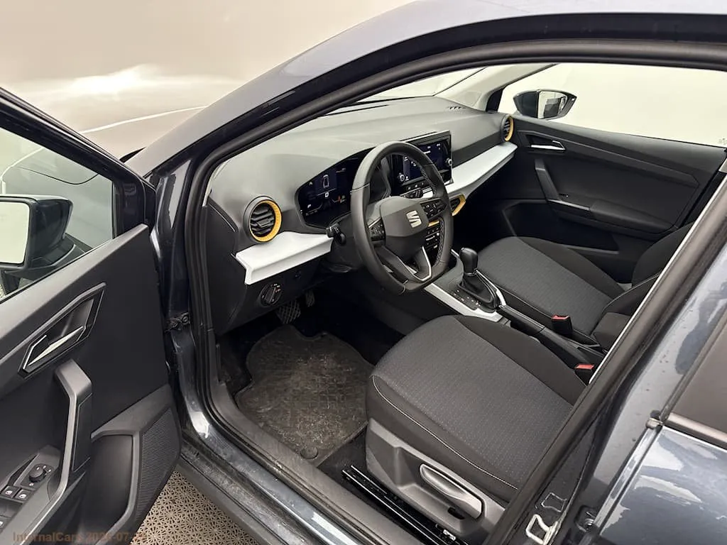 Vehicle image 6