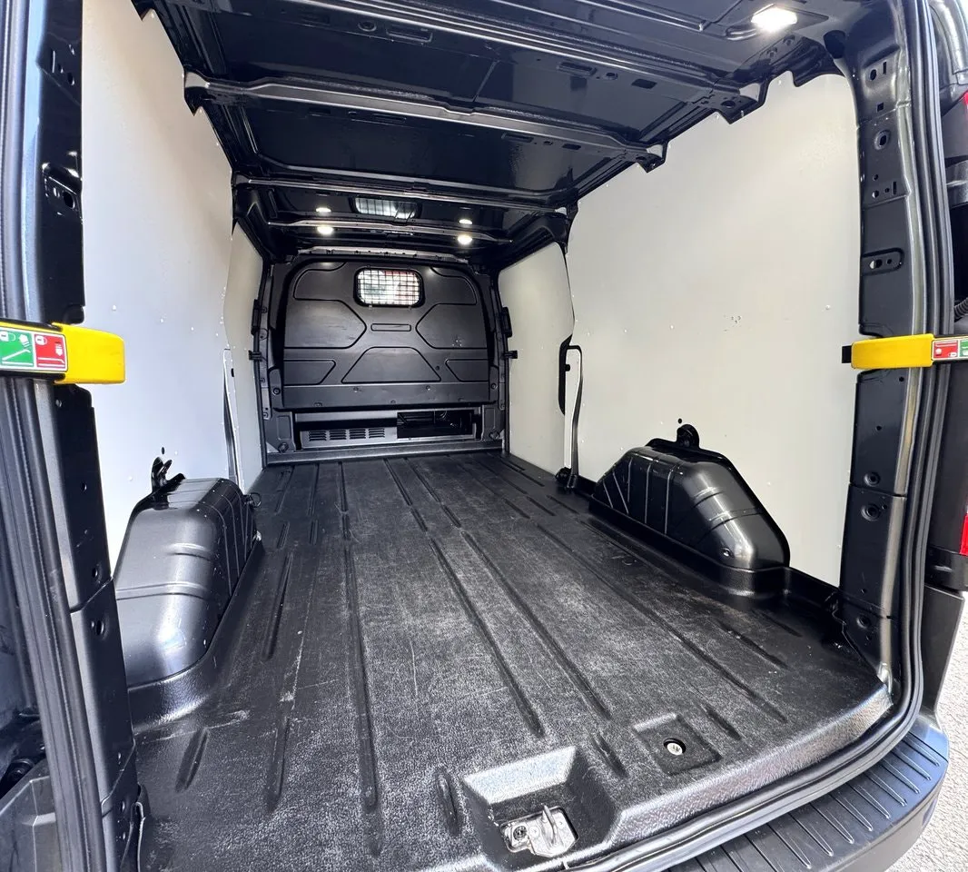 Vehicle image 18