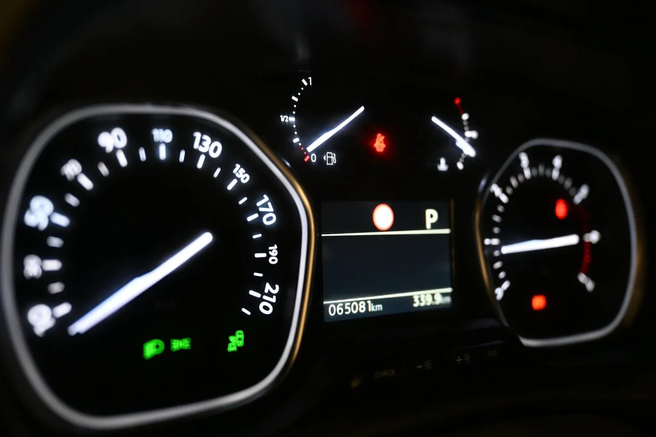 Vehicle image 30