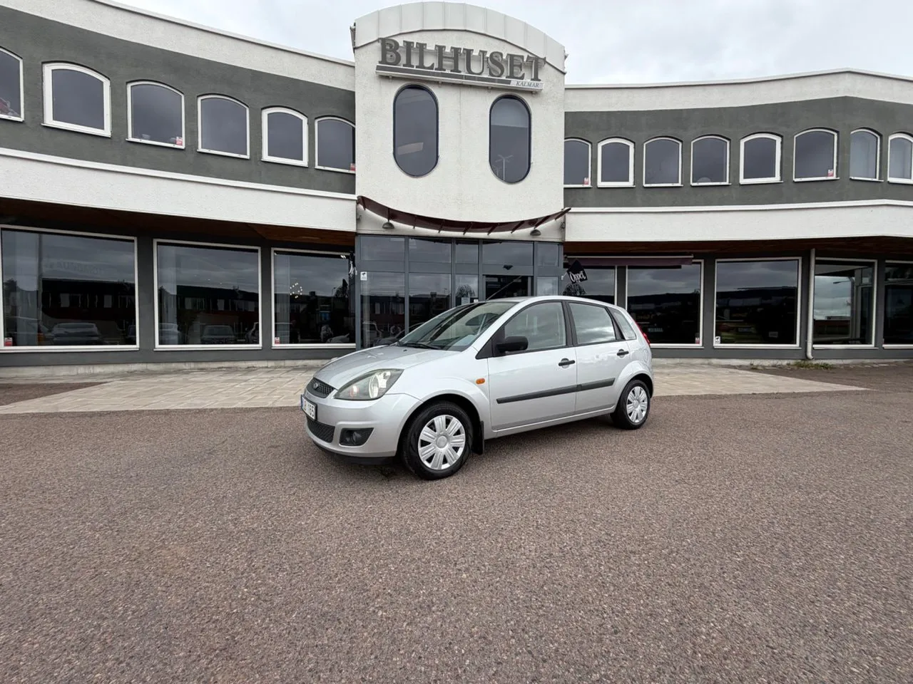 Vehicle image 7