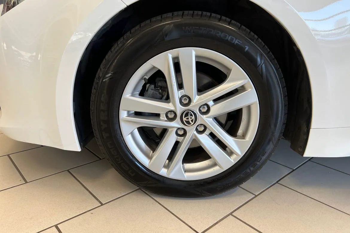 Vehicle image 16