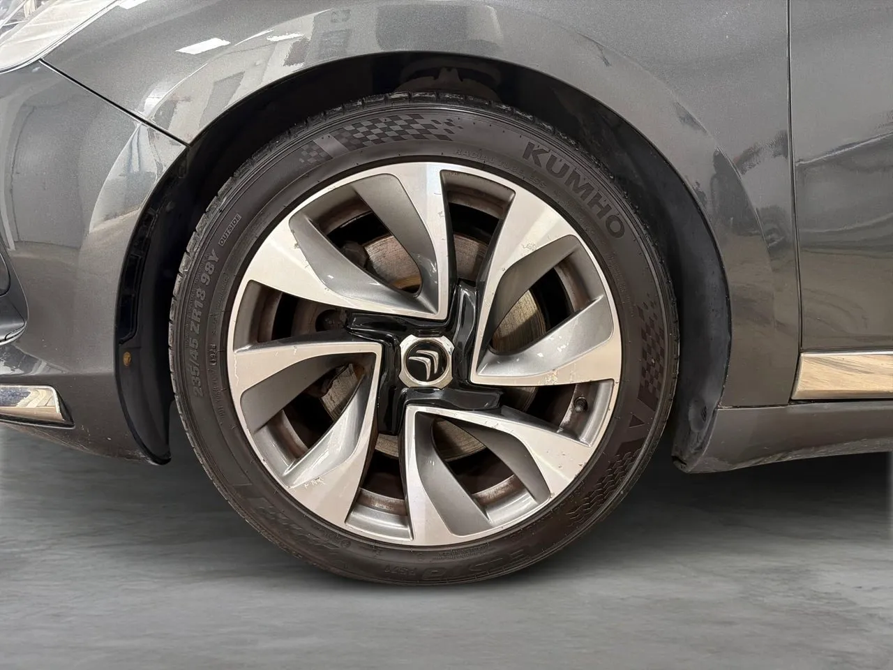 Vehicle image 30
