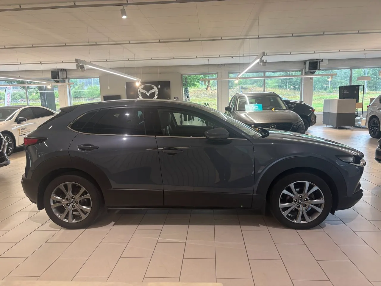 Vehicle image 5
