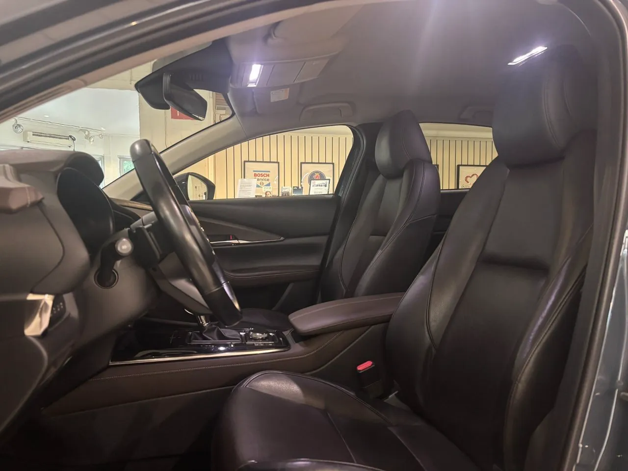 Vehicle image 10