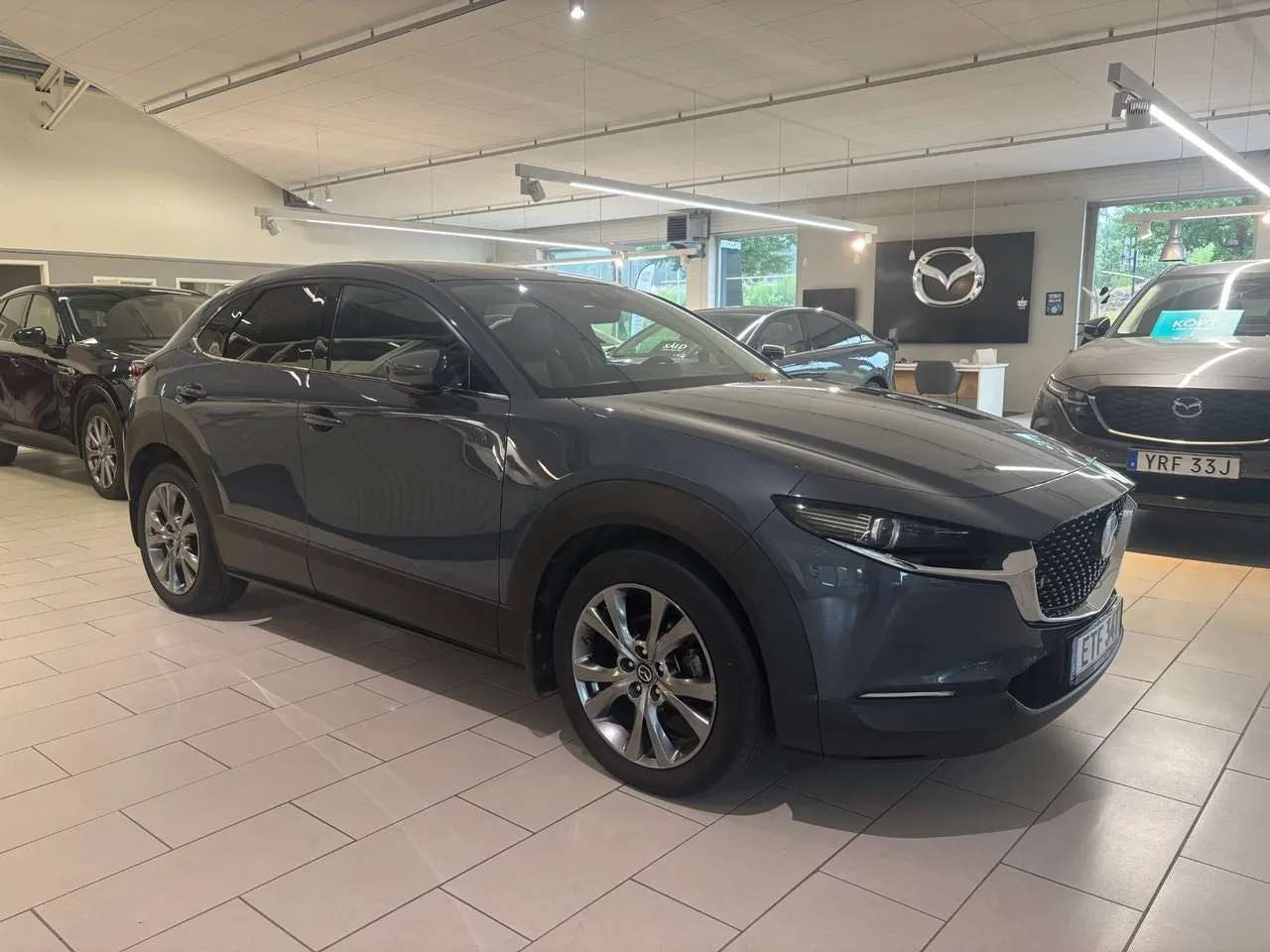 Vehicle image 6