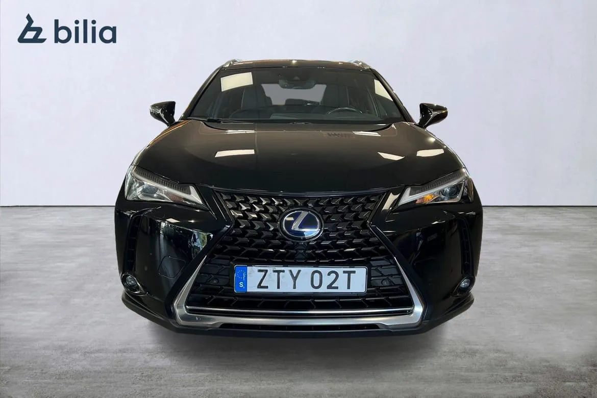 Vehicle image 5