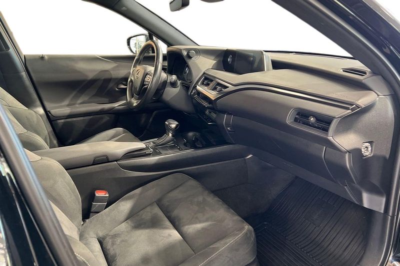 Lexus UX bild 7