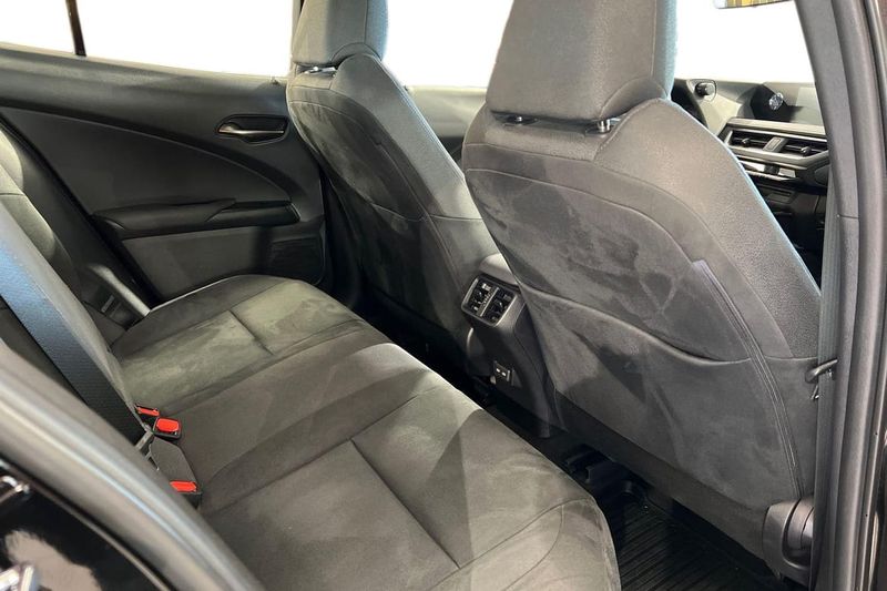Lexus UX bild 9