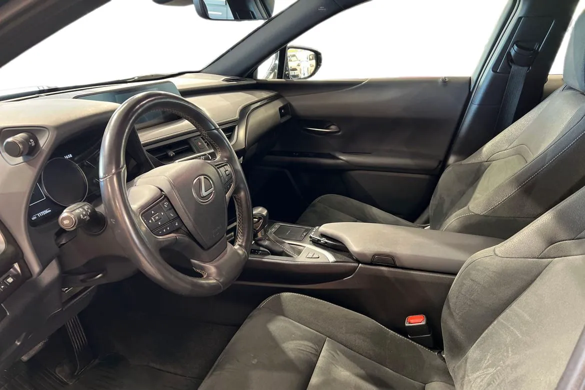 Vehicle image 13