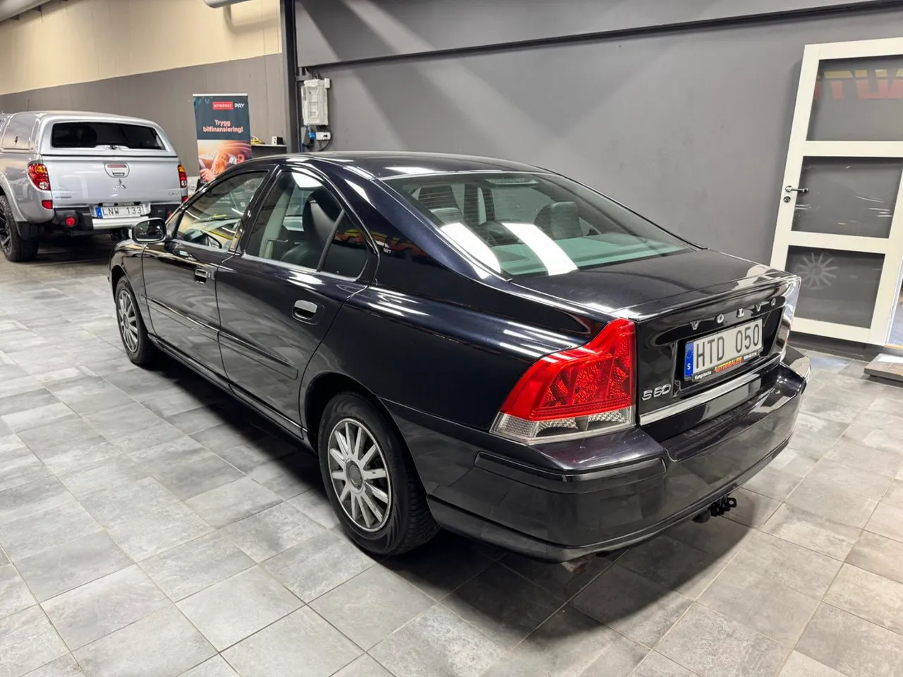 Vehicle image 9