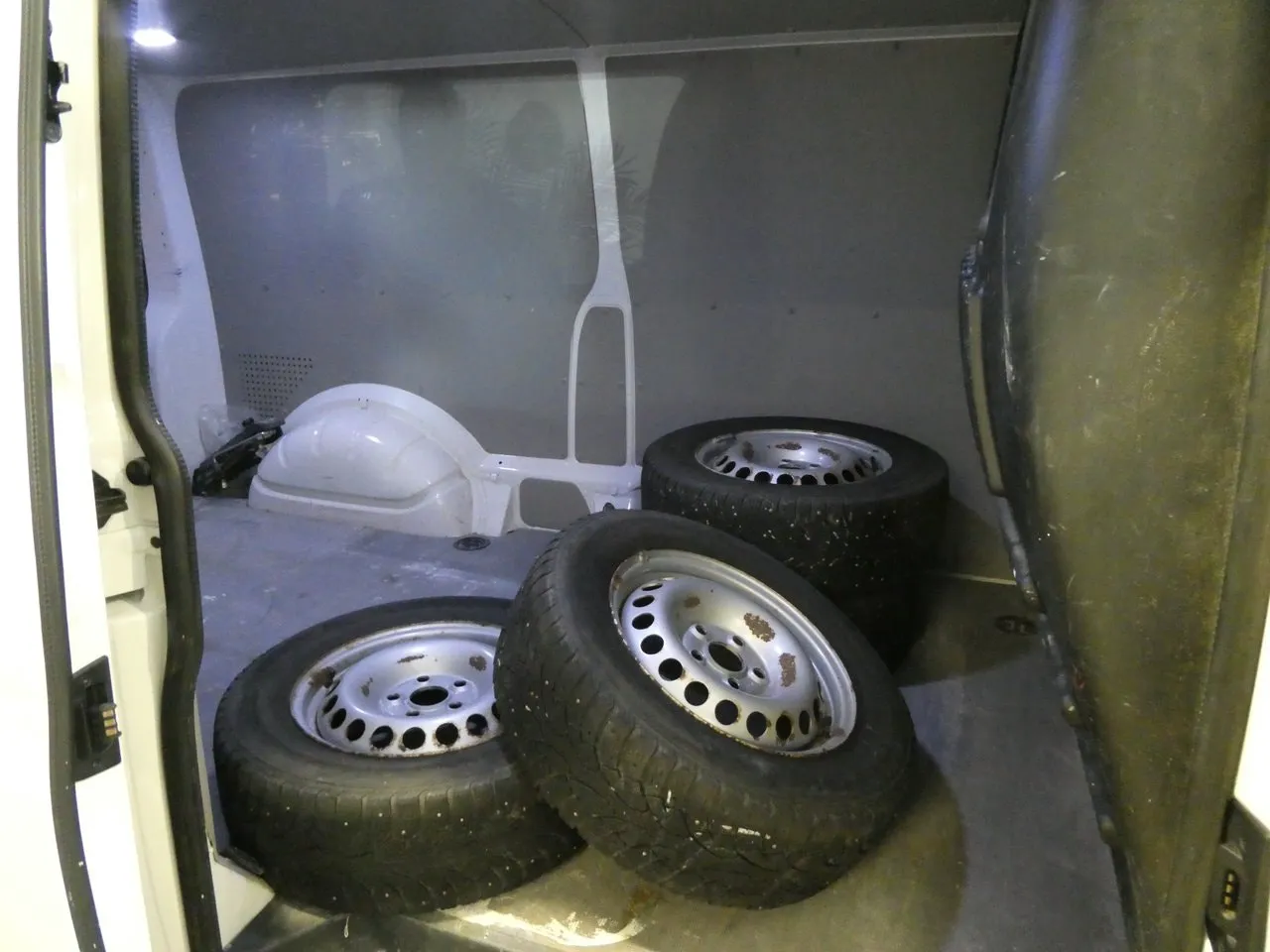 Vehicle image 18